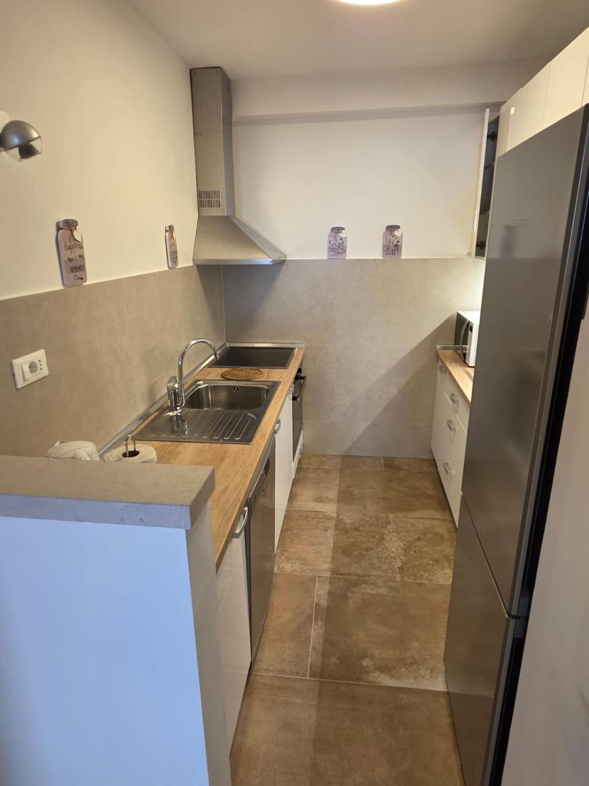 Ante Apartment *
